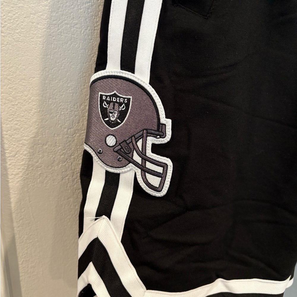 New Era Las Vegas Raiders Shorts Black Men’s New With Tags Size Medium - Picture 4 of 11